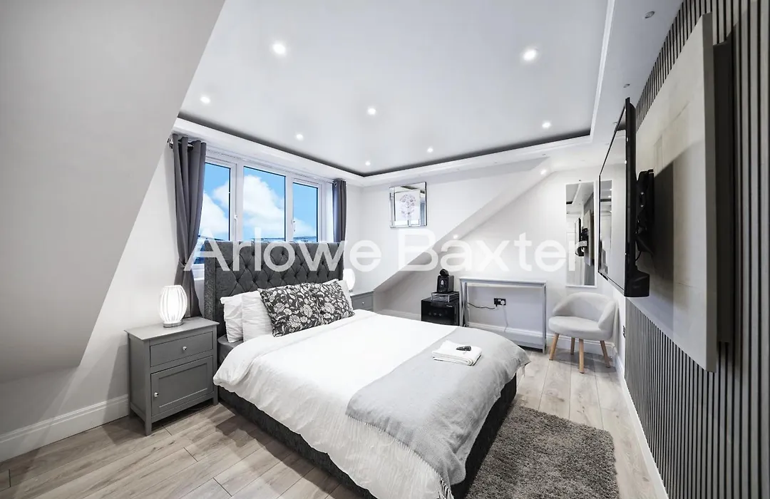 Hackney Suites - En-Suite Rooms & Amenities-1