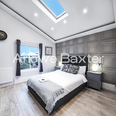 Hackney Suites - En-Suite Rooms & Amenities-3